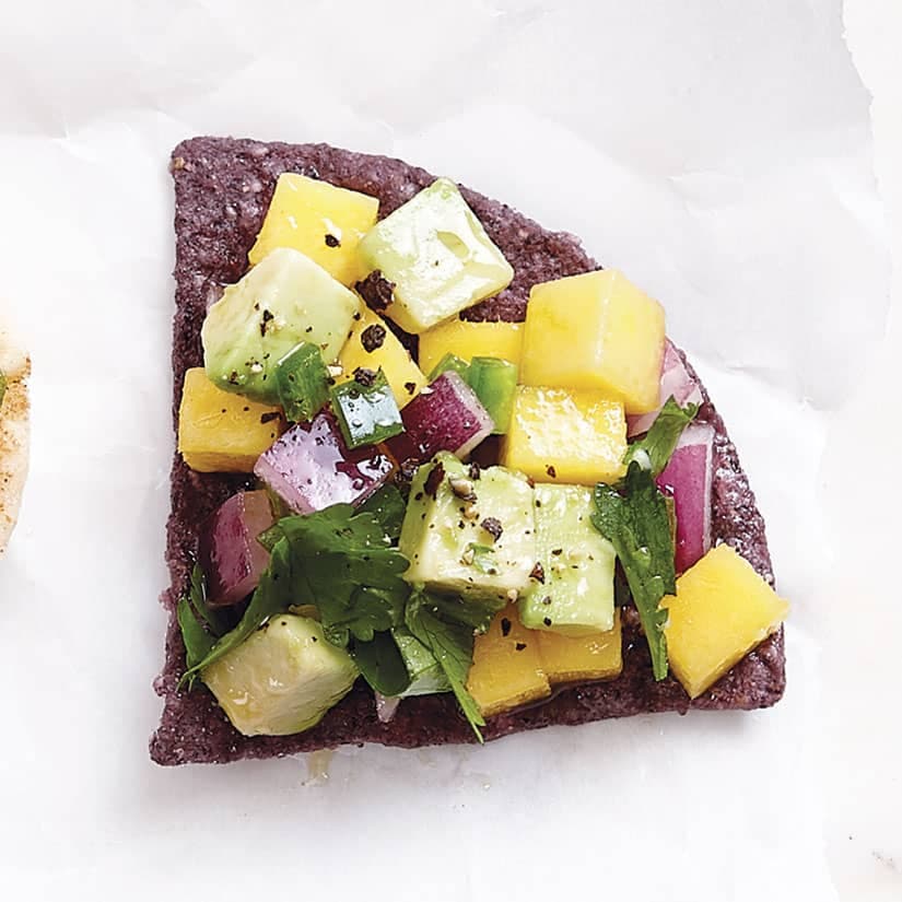 Croustilles de maïs et salsa mangue avocat