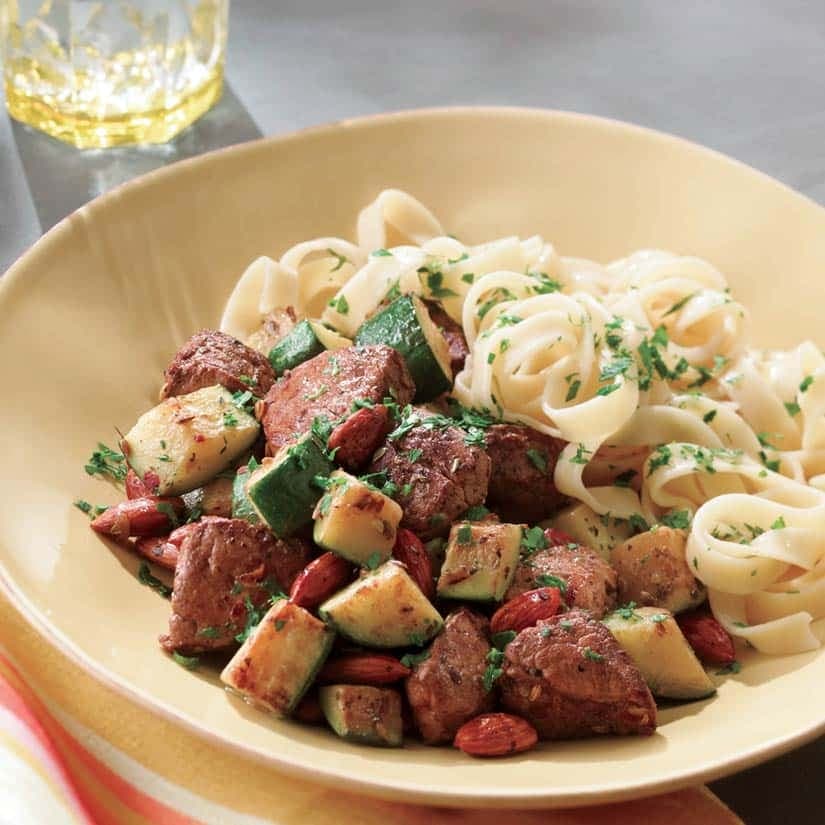 Sauté de porc aux courgettes et aux amandes
