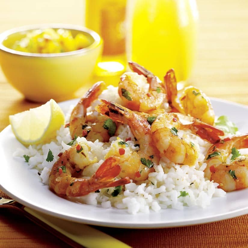 Crevettes poêlées, salsa à la mangue et à l'ananas
