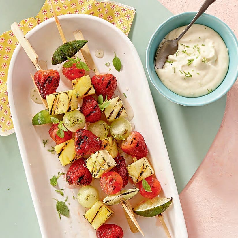 Brochettes de fruits grillés au miel et à la lime