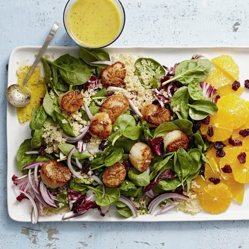 Salade d'épinards à l'orange et aux pétoncles