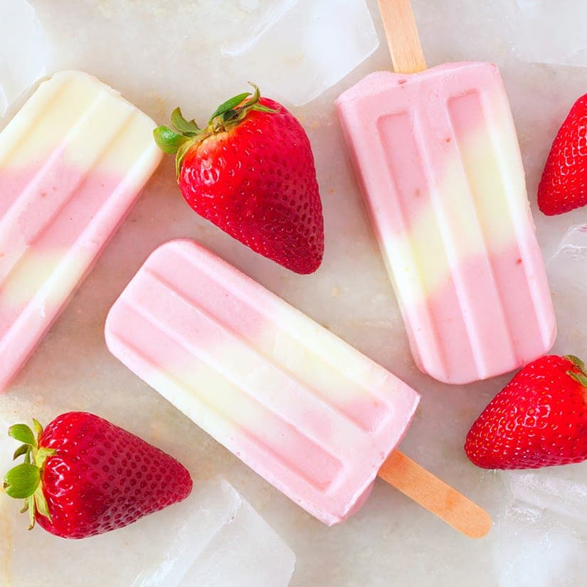 Popsicles zébrés aux fraises