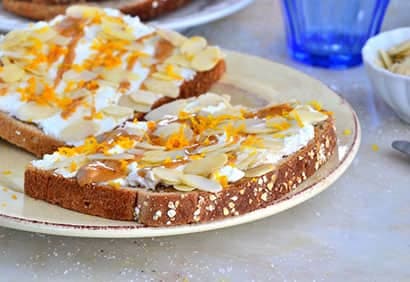 Rôties aux amandes et à la ricotta