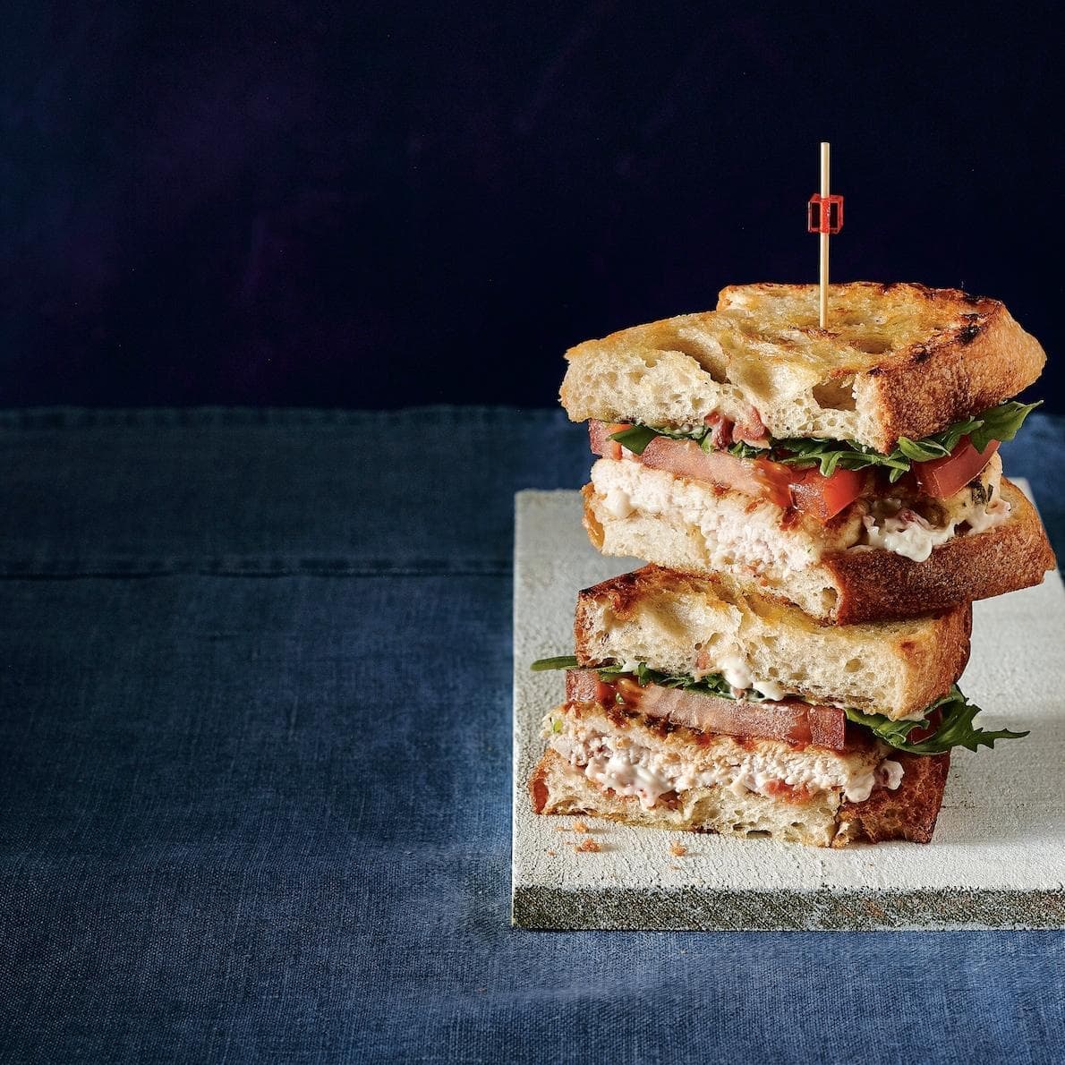 Sandwich au poulet BLT