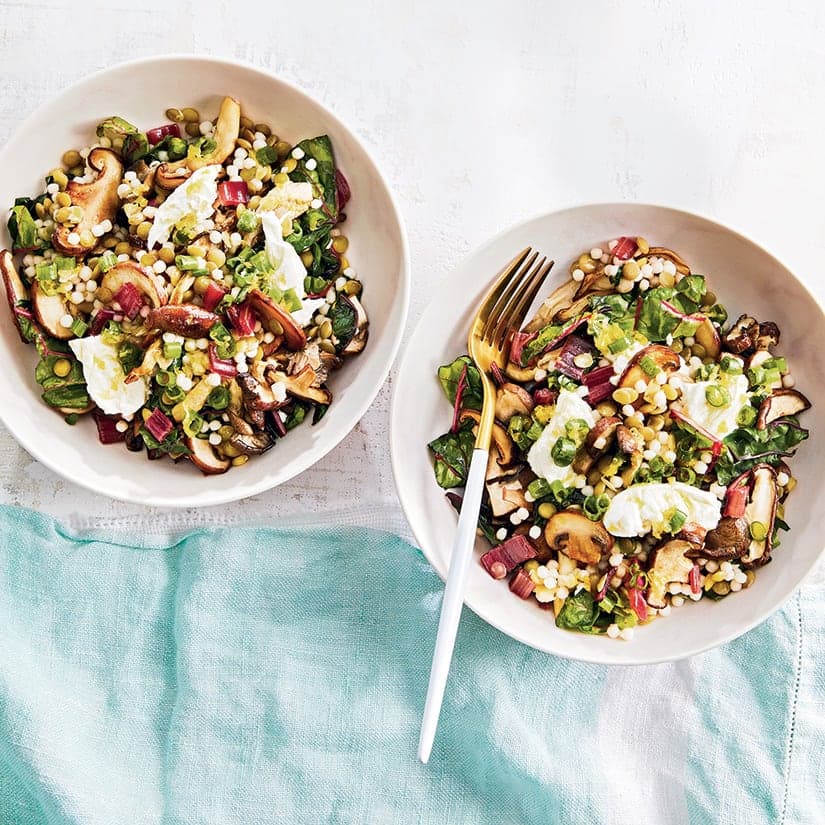Bols de lentilles, champignons et bette à carde