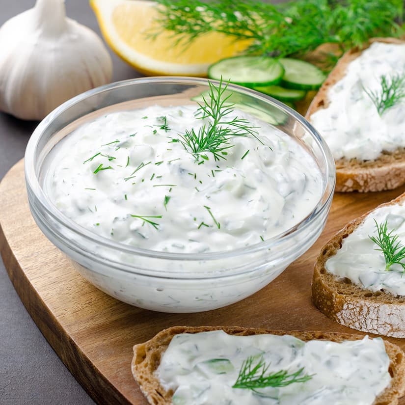 Sauce au yogourt à l'aneth