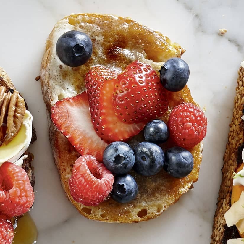 Tartines gourmandes aux petits fruits et cassonade