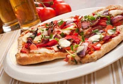 Pizza au pesto et aux tomates séchées