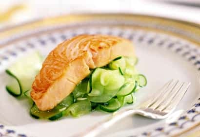 Filet de saumon sur salade de concombres