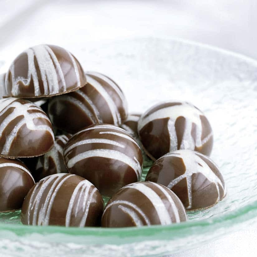 Bonbons au chocolat, lavande et liqueur de pêche