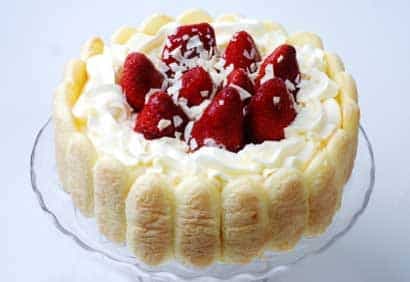 Charlotte au yogourt et aux fraises