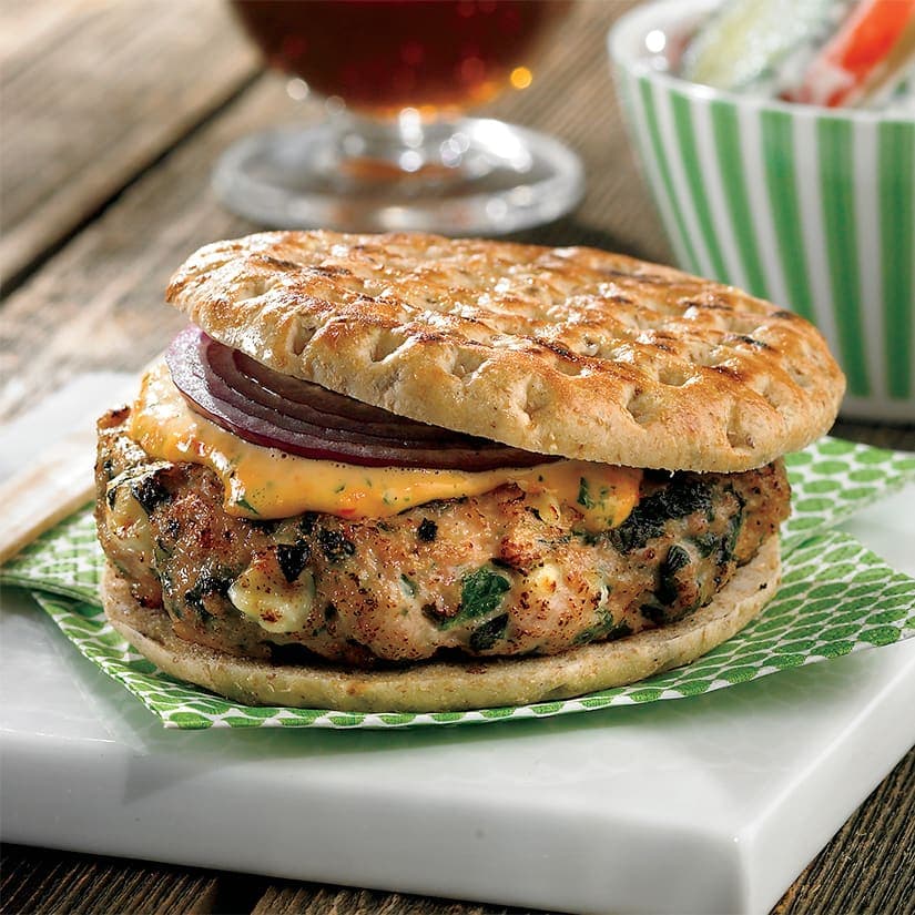 Hamburgers poulet feta-épinards, un délice frais