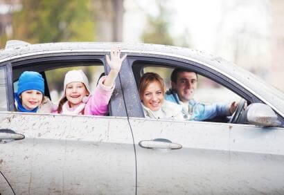 Conseils de mamans: voyager à Noël en restant zen