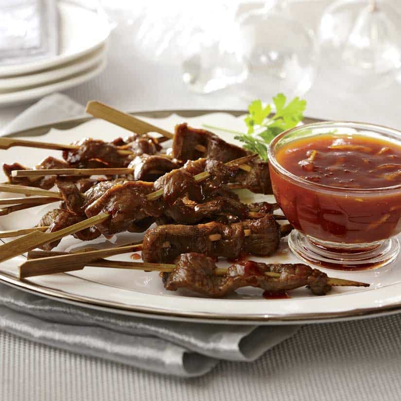 Satés de boeuf, sauce à l’orange