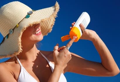 Comment appliquer sa crème solaire efficacement