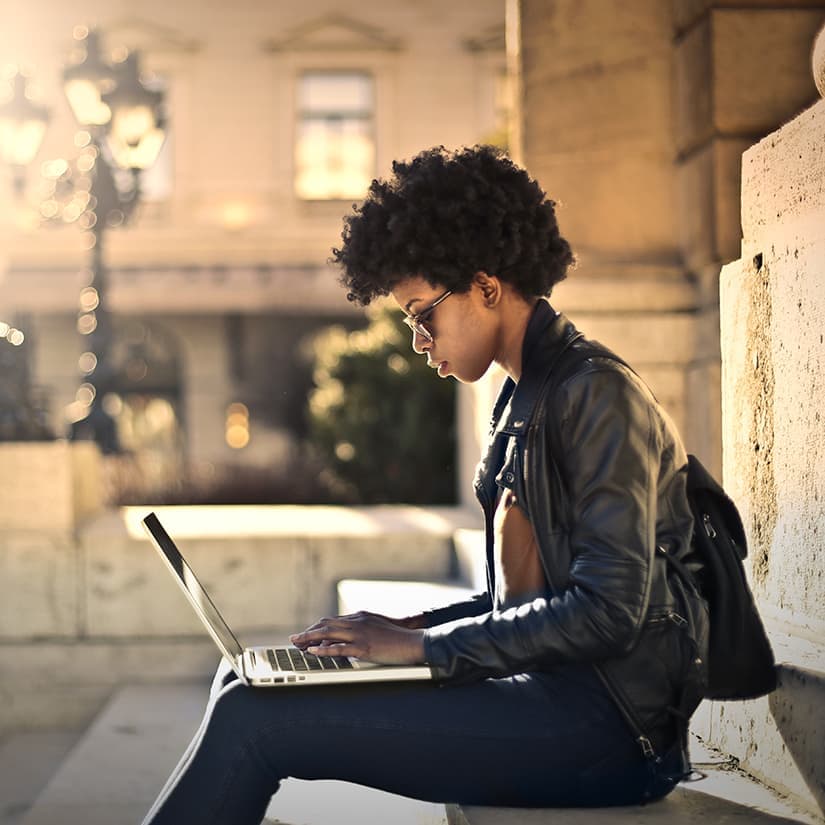 Éviter les arnaques amoureuses en ligne