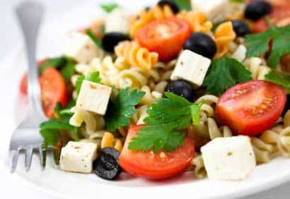 Pâtes tomates cerises, olives noires et feta