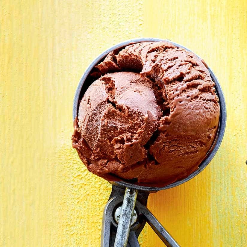 Crème glacée au chocolat noir sans sorbetière