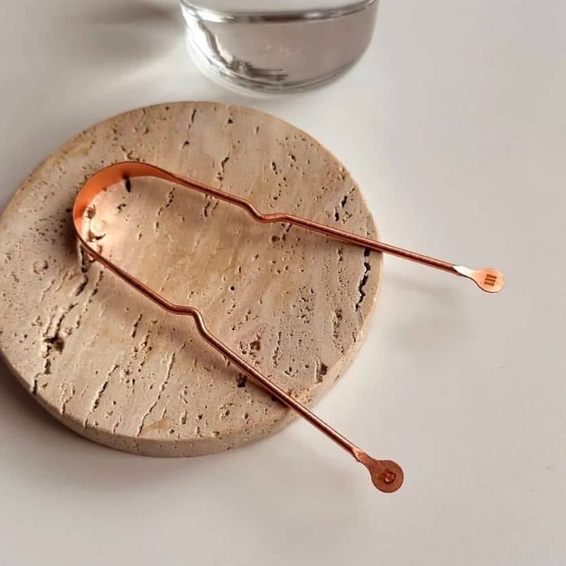 Le gratte-langue, arme anti-mauvaise haleine?