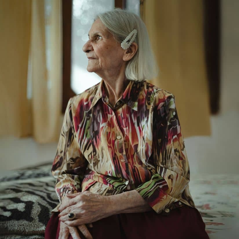 Voici les erreurs coiffure à éviter après 70 ans