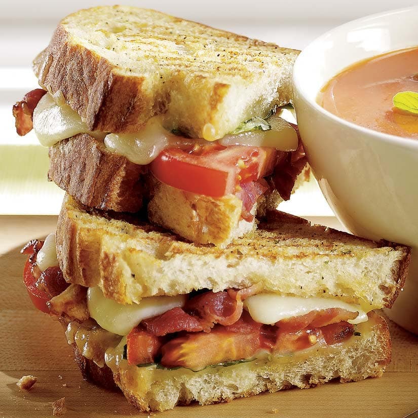 Sandwichs fondants aux tomates et au bacon