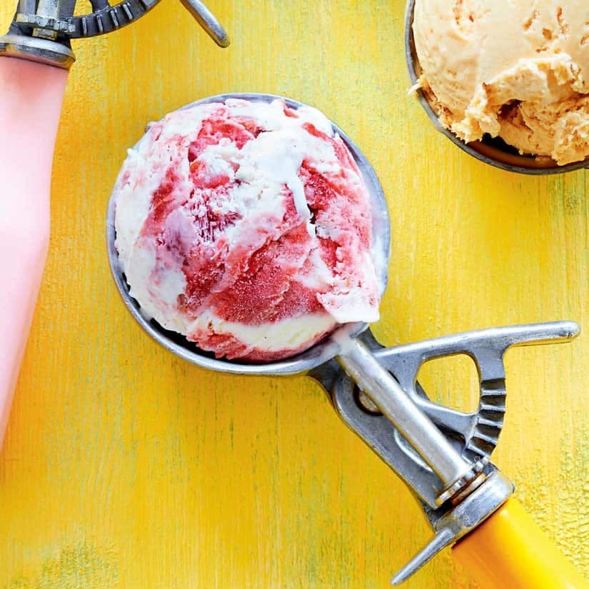 Crème glacée fraise-rhubarbe sans sorbetière