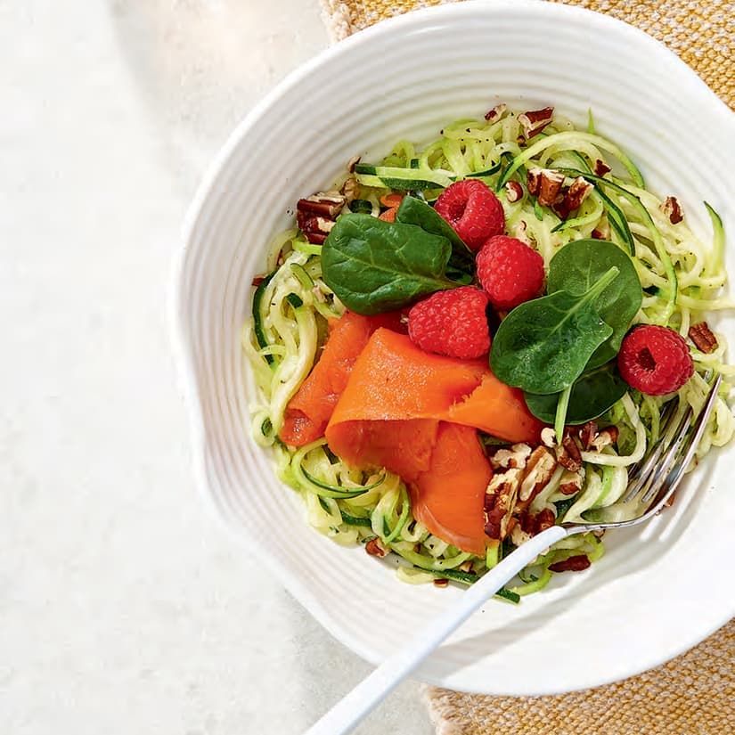 Nouilles de courgettes au saumon fumé