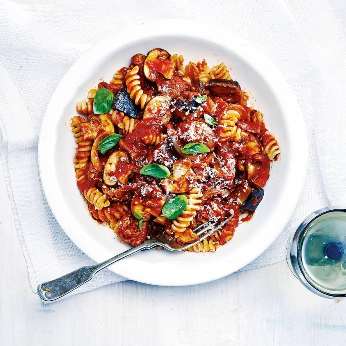 Fusillis, sauce aux légumes et à la saucisse