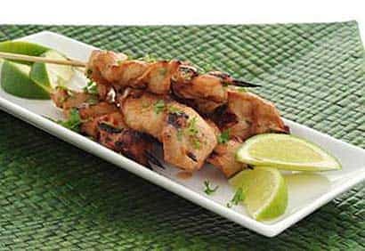 Brochettes de poulet au cari