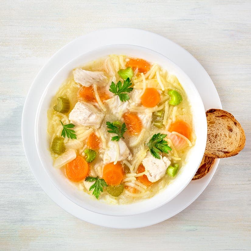 Soupe au poulet et nouilles