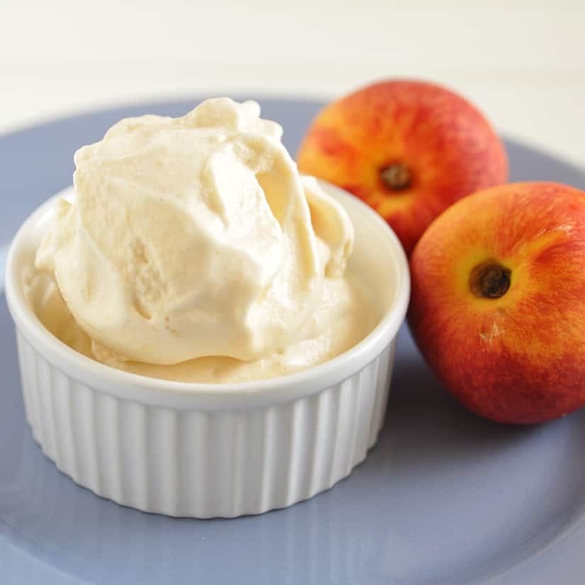 Crème glacée maison aux pêches