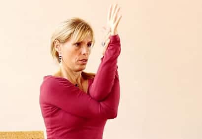 Yoga: comment s'étirer au bureau (vidéo)