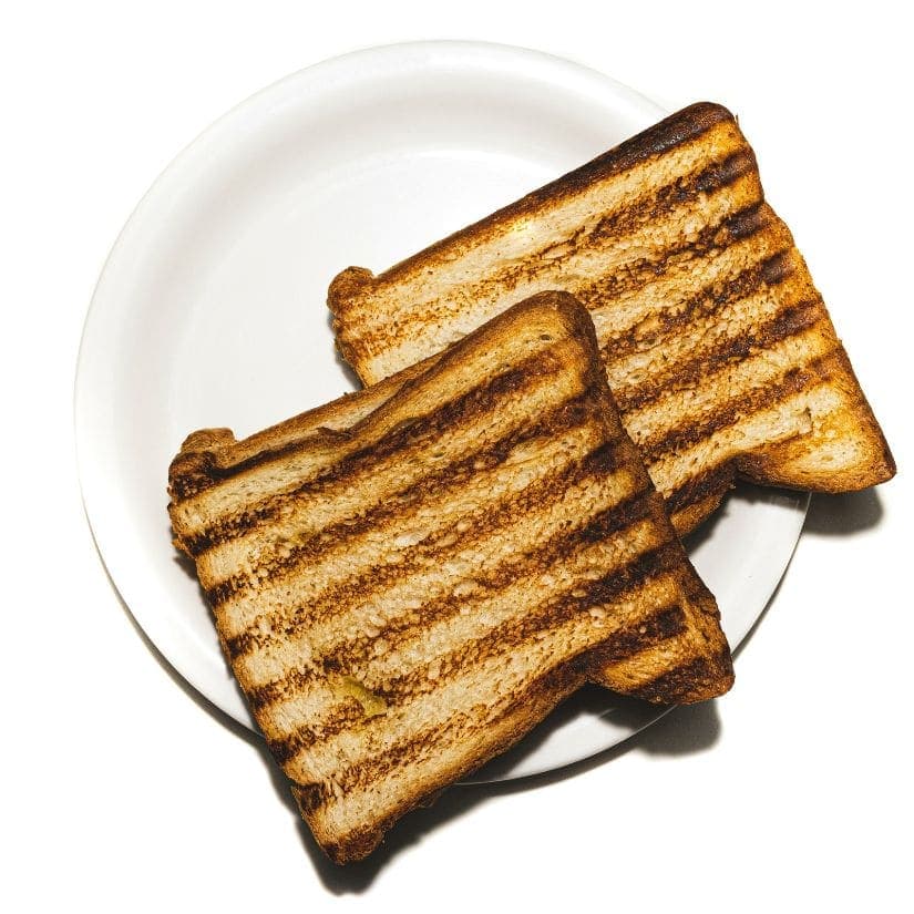 Pain grillé ou frais: quel est le plus sain?