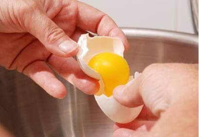 Séparer un oeuf (vidéo)