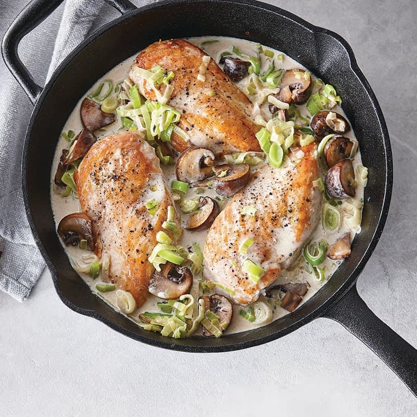 Poulet crémeux aux poireaux et champignons