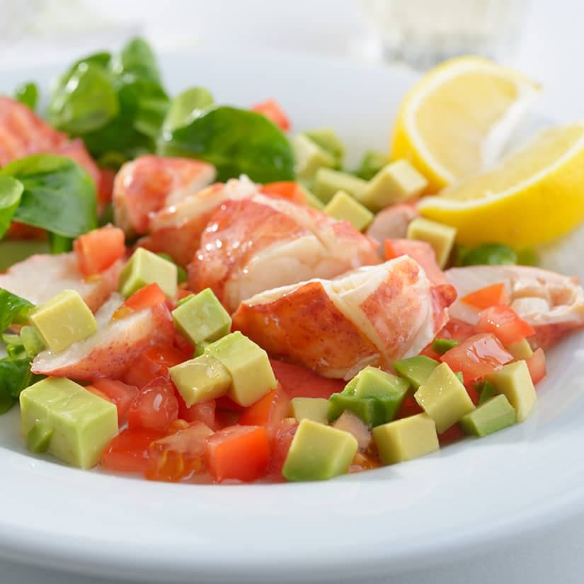 Salade de homard à l’avocat et à la mangue