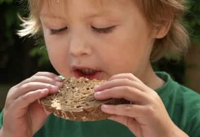 On a faim en voiture, qu'est-ce qu'on mange?