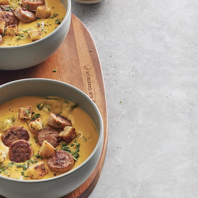 Délicieuse soupe saucisse-haricots crémeuse