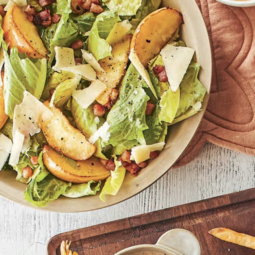 Salade romaine pommes, pancetta et café surprenant