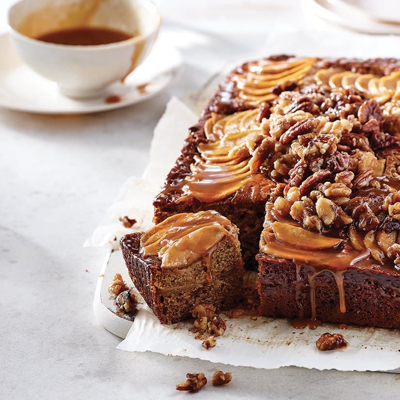 Gâteau épicé aux pommes et caramel à l'érable