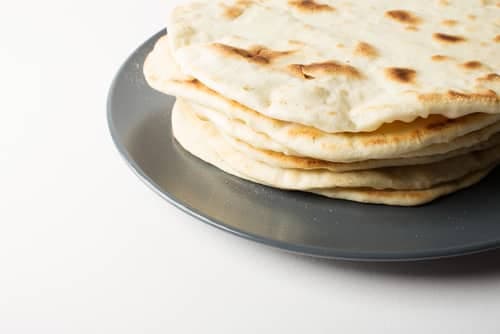 Sandwichs de pain naan à la dinde et au cari