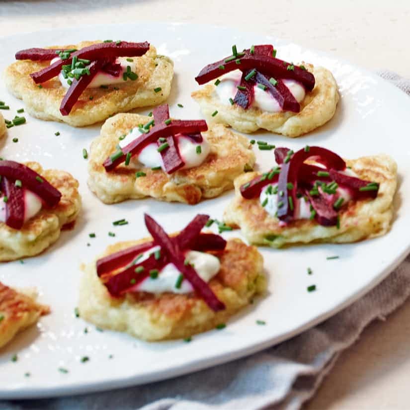 Minipancakes au cheddar fumé et aux betteraves