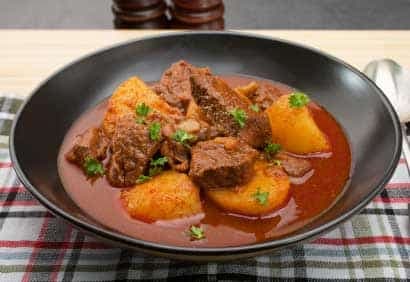 Ragoût de bœuf, pommes de terre et patates douces