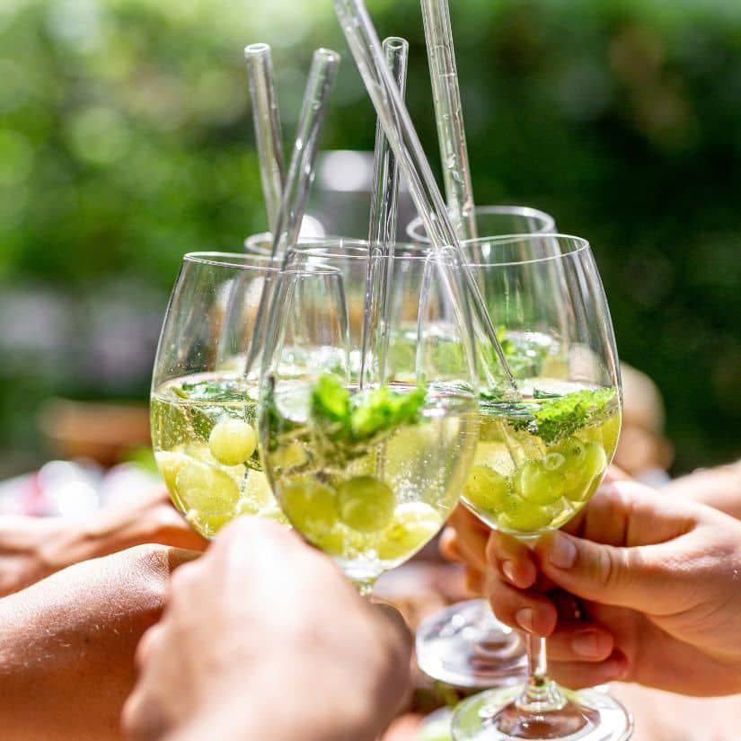 Paille et alcool: un raccourci vers l'ivresse ?