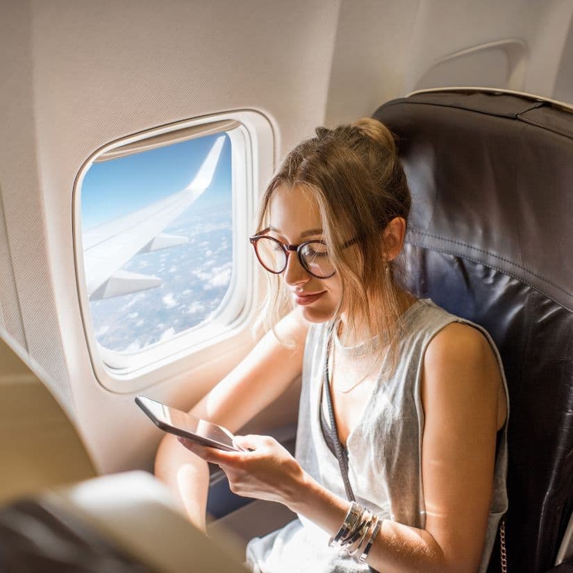 Dangers de rester assis longtemps dans un avion