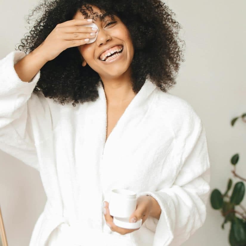 Démaquillage: les mauvaises habitudes à bannir