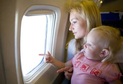 Prendre l'avion avec des enfants