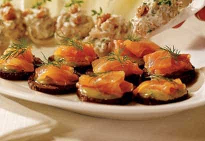 Saumon gravlax, sauce à la moutarde