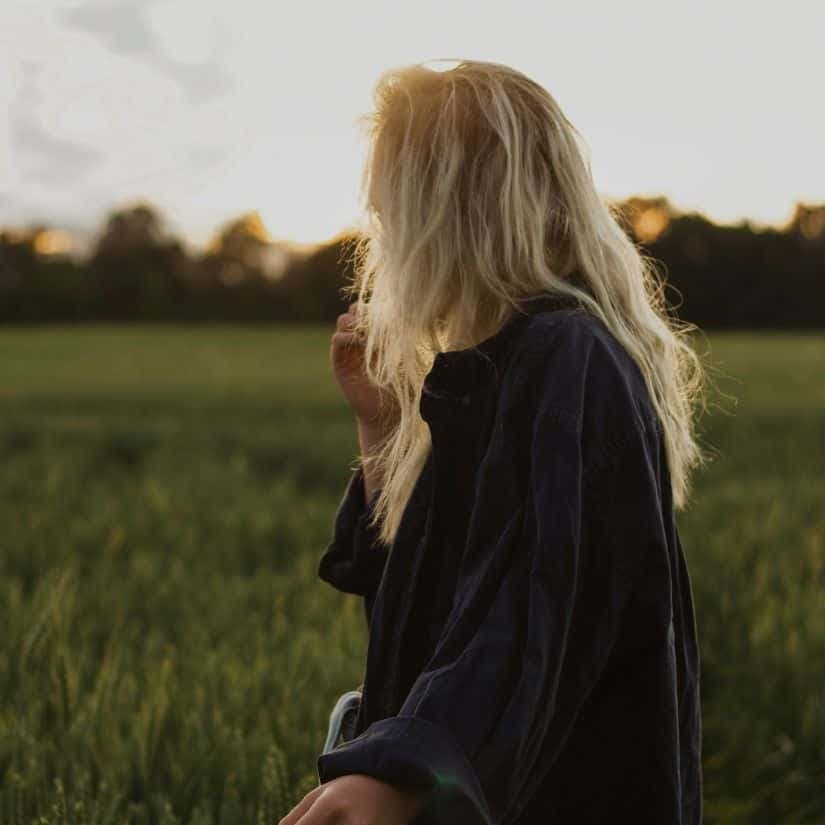 Pourquoi perd-on davantage ses cheveux en été?