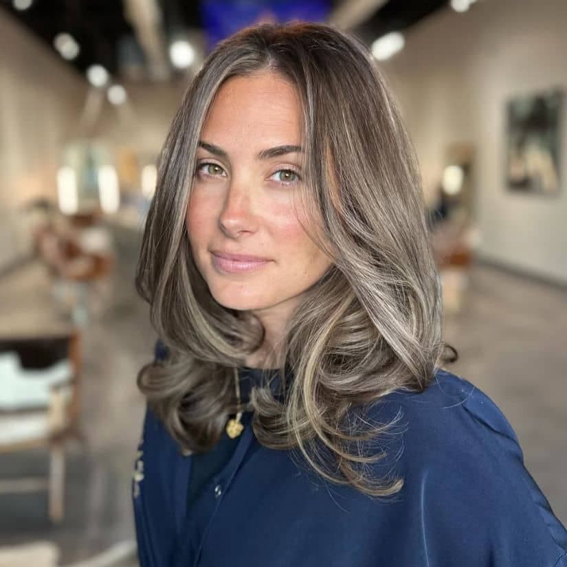 Nuances tendance pour cheveux gris en 2025